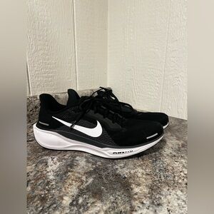 Men’s Nike Air Zoom Pegasus - size 10.5